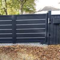 modern-black-automatic-gates sliding black metal modern minimal electric gates